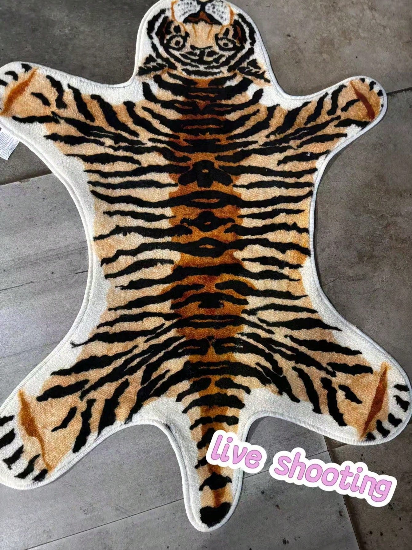 1Pc Plush Tiger Shaped Area Rug - Soft, Non-Slip, Super Absorbent, Suitable for Bedroom, Living Room or Bathroom, Machine Washable, Bath Mat, Decorative Rug, Bedroom Decor, Small Rug, Carpet, Home Decor, Living Room Rug, Living Room Small Rug, Bedroom Rug, Living Room Home Decor