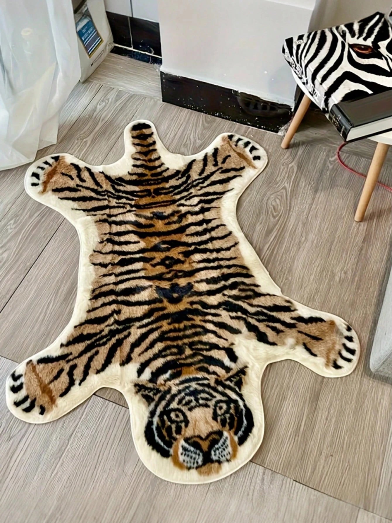 1Pc Plush Tiger Shaped Area Rug - Soft, Non-Slip, Super Absorbent, Suitable for Bedroom, Living Room or Bathroom, Machine Washable, Bath Mat, Decorative Rug, Bedroom Decor, Small Rug, Carpet, Home Decor, Living Room Rug, Living Room Small Rug, Bedroom Rug, Living Room Home Decor