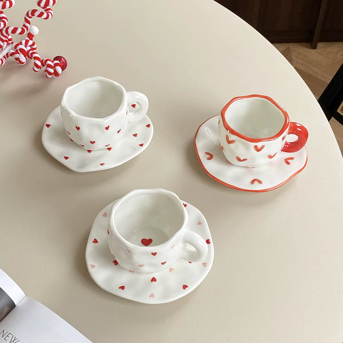 1Set Love Irregular Coffee Cup and Saucer, Creative Design Hand-Plated Irregular Coffee Cup and Saucer, Red Love Coffee Cup Mug, Suitable for Home Decoration Drinking Water, Afternoon Tea Coffee Cake, Couple Date, Candlelight Dinner, Valentine'S Day Gift